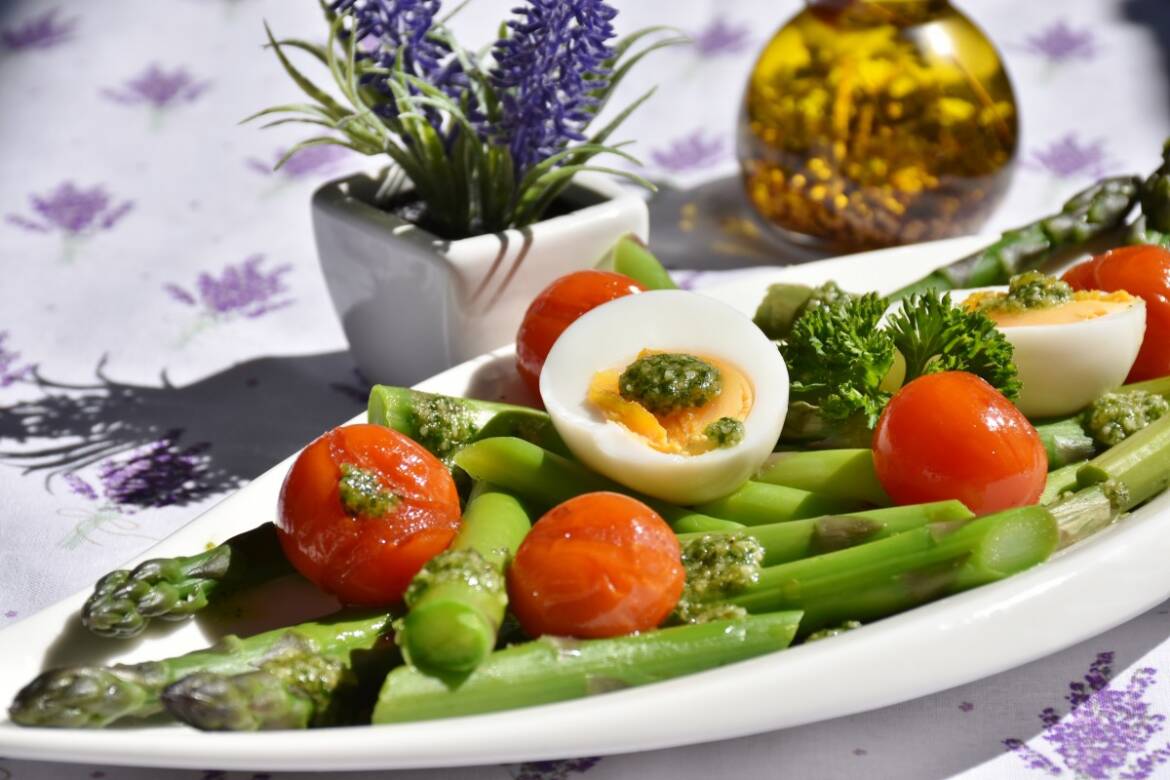 asparagus_green_green_asparagus_pesto_b_rlauch_pesto_asparagus_time_grill_vegetables-811393.jpg